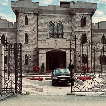 The Castle - Your Unique Way Of Retreat بيت ضيافة بوروفتس